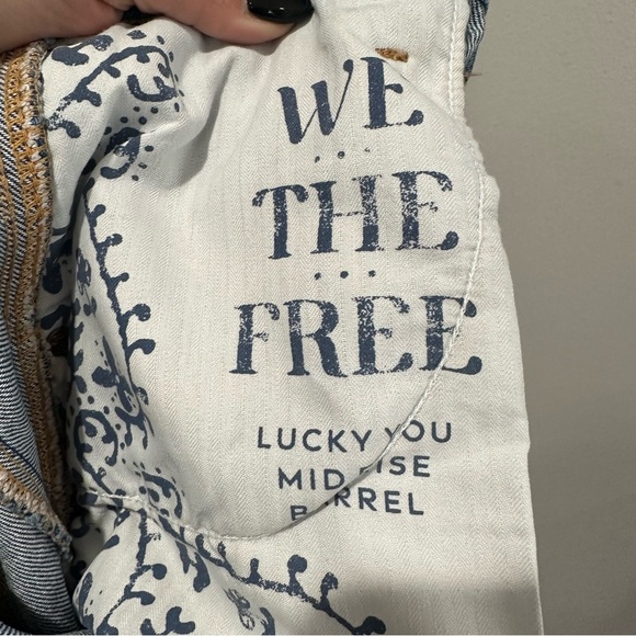 We The Free Good Luck Mid-Rise Barrel Jeans Ultra Light Beam Size 30 Short - Picture 9 of 16